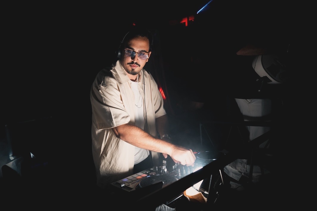 A8D03E0B-30E3-4414-A803-83D5845AC2FA